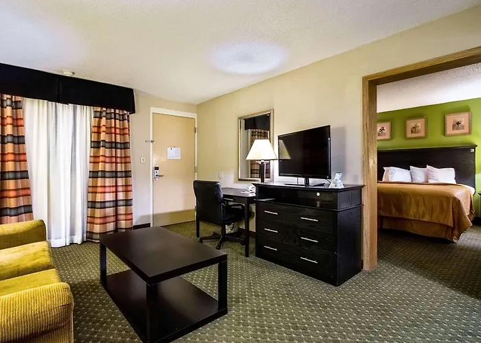 Quality Inn & Suites Moline - Quad Cities