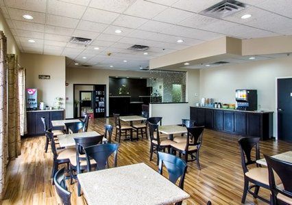Hotel Quality & - Quad Cities 3*