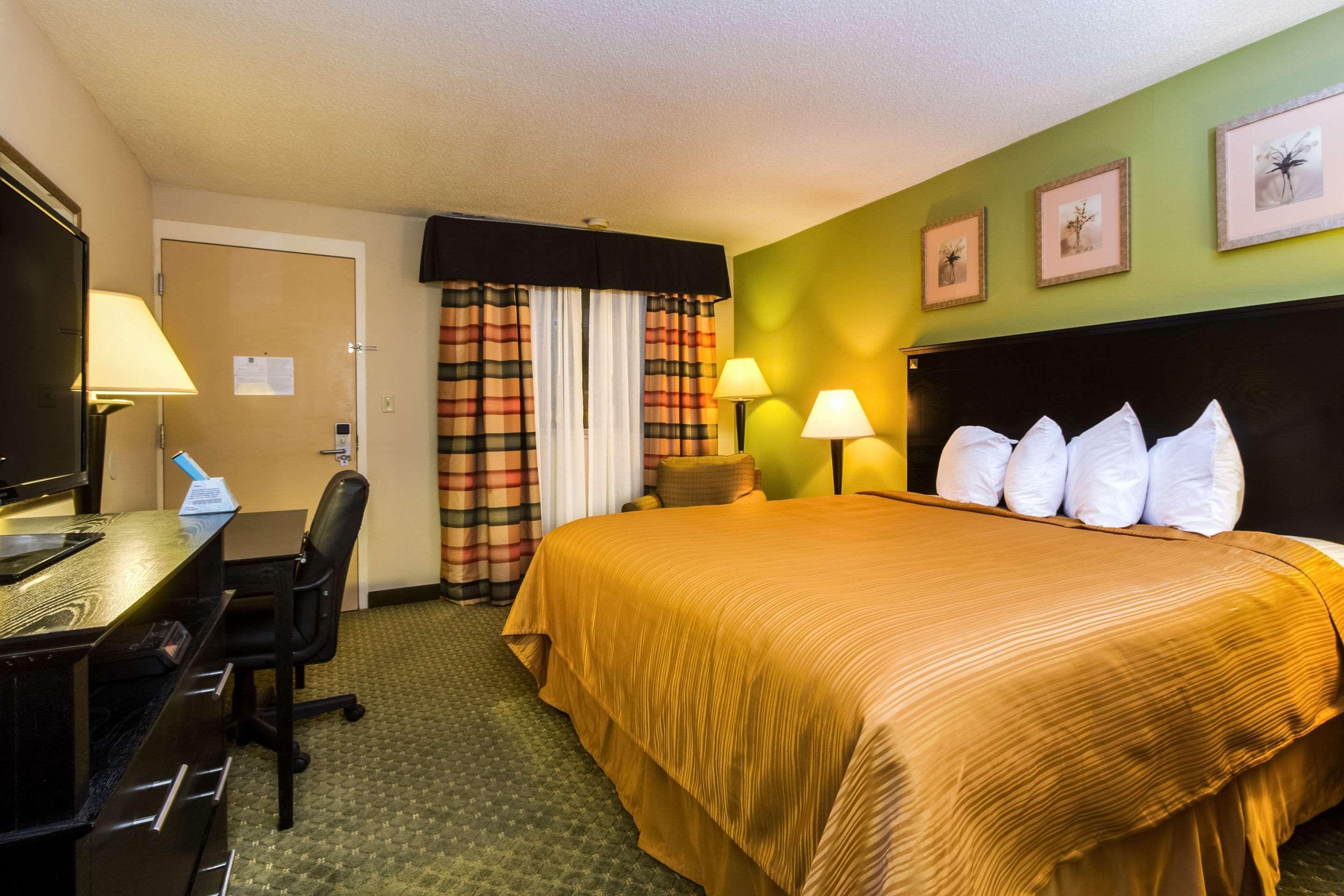 Quality & - Quad Cities 3* Moline