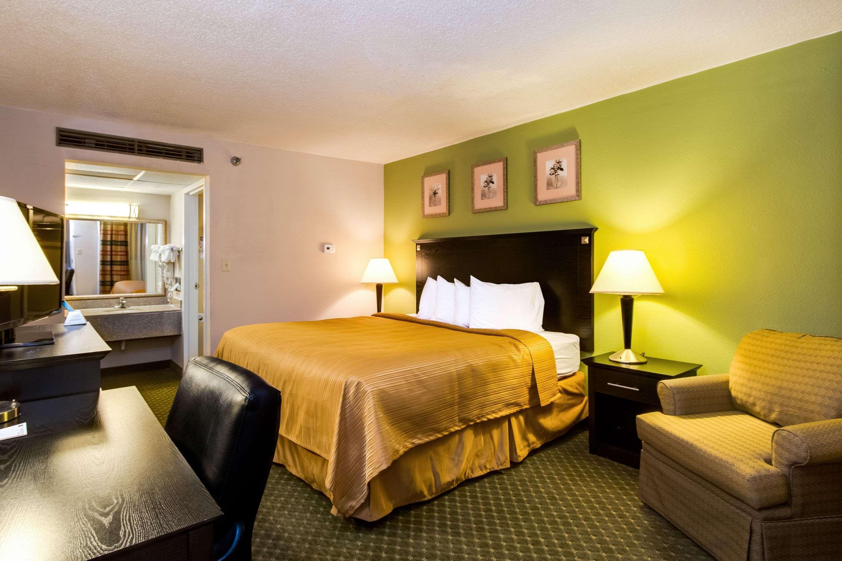 Quality & - Quad Cities Hotel Moline