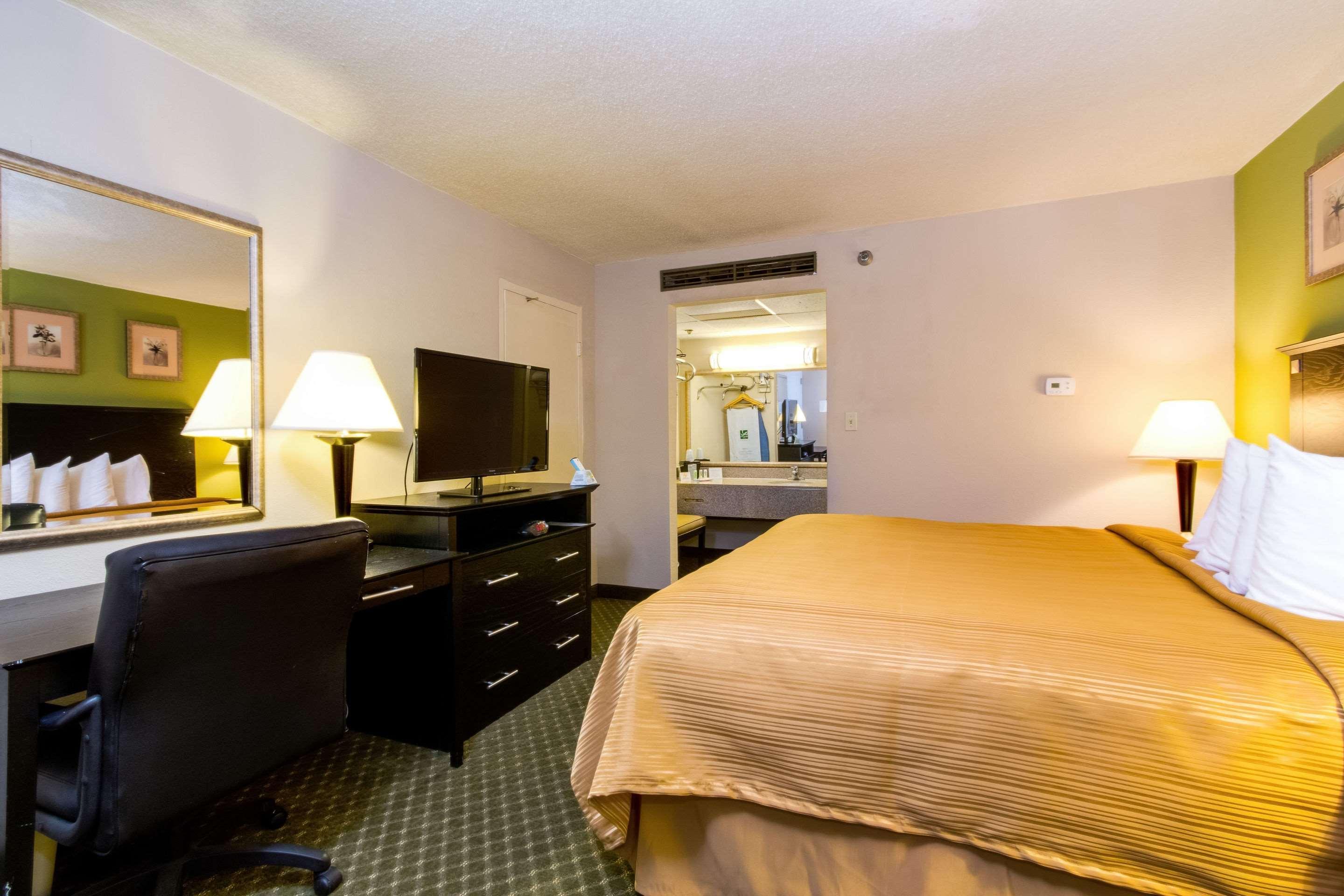 Quality & - Quad Cities Hotel 3*