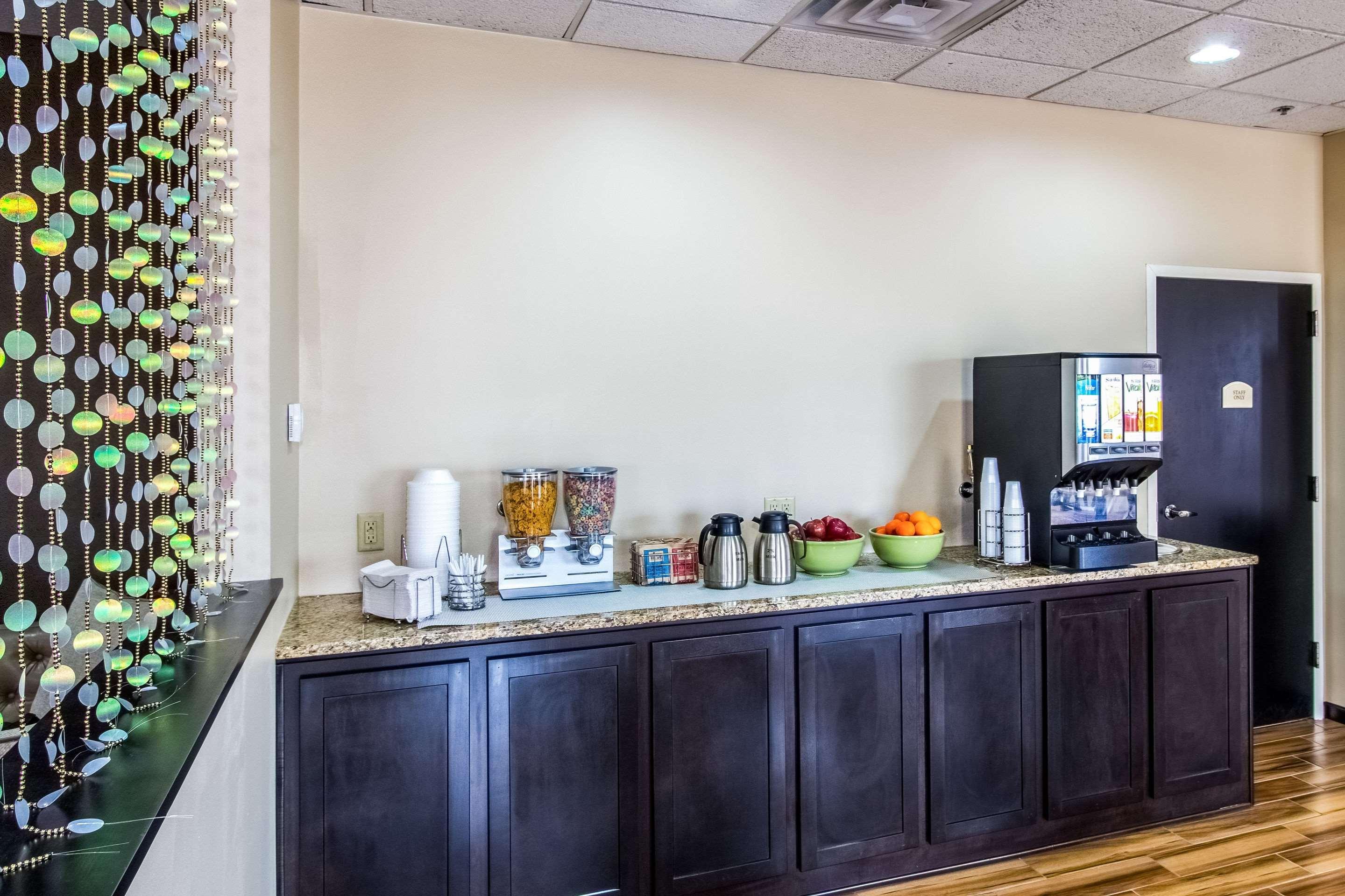 Quality & - Quad Cities Hotel