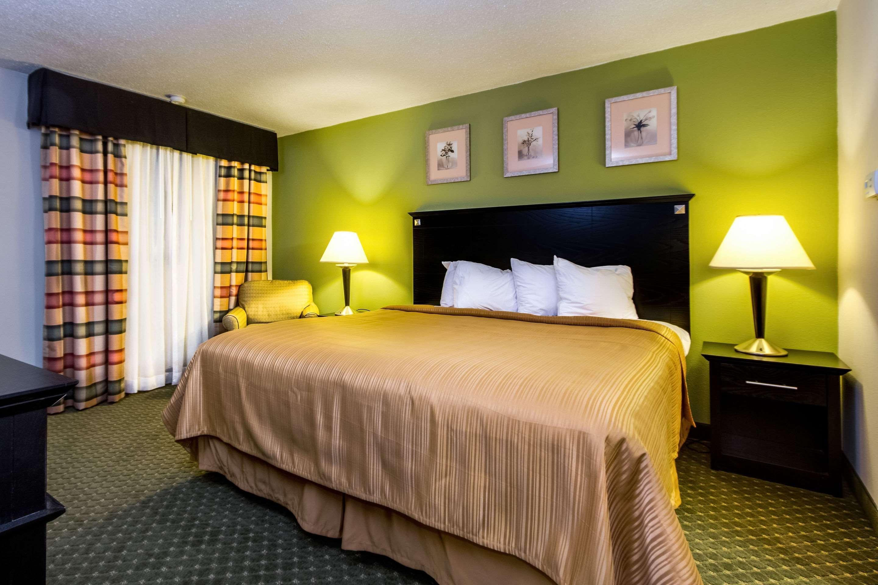 Quality & - Quad Cities 3* Moline