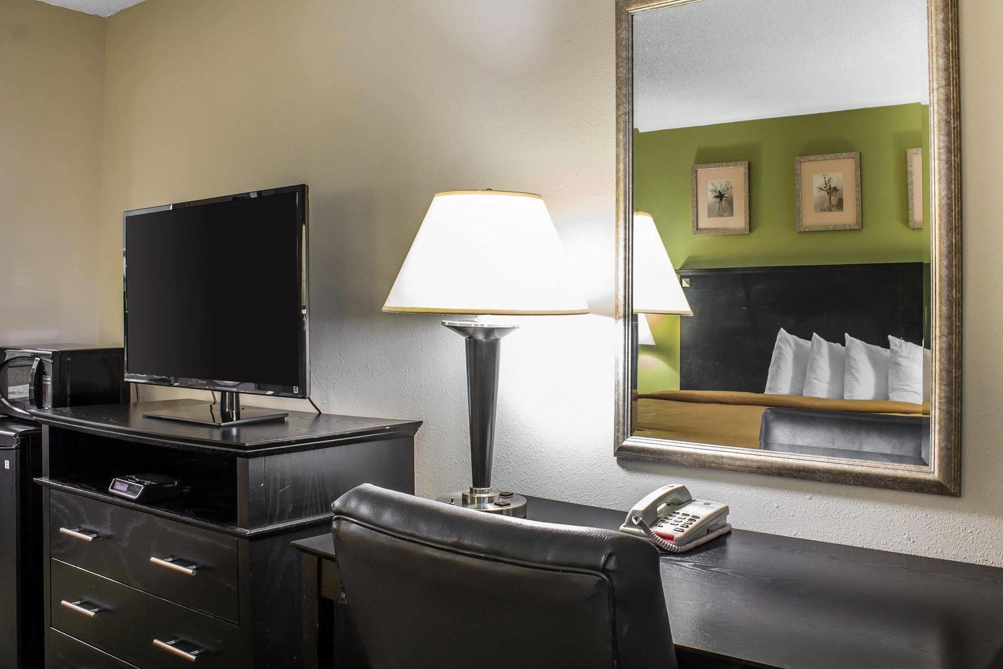 Quality & - Quad Cities Hotel 3*