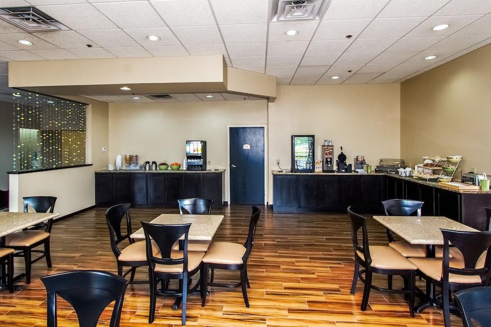 Hotel Quality & - Quad Cities 3*