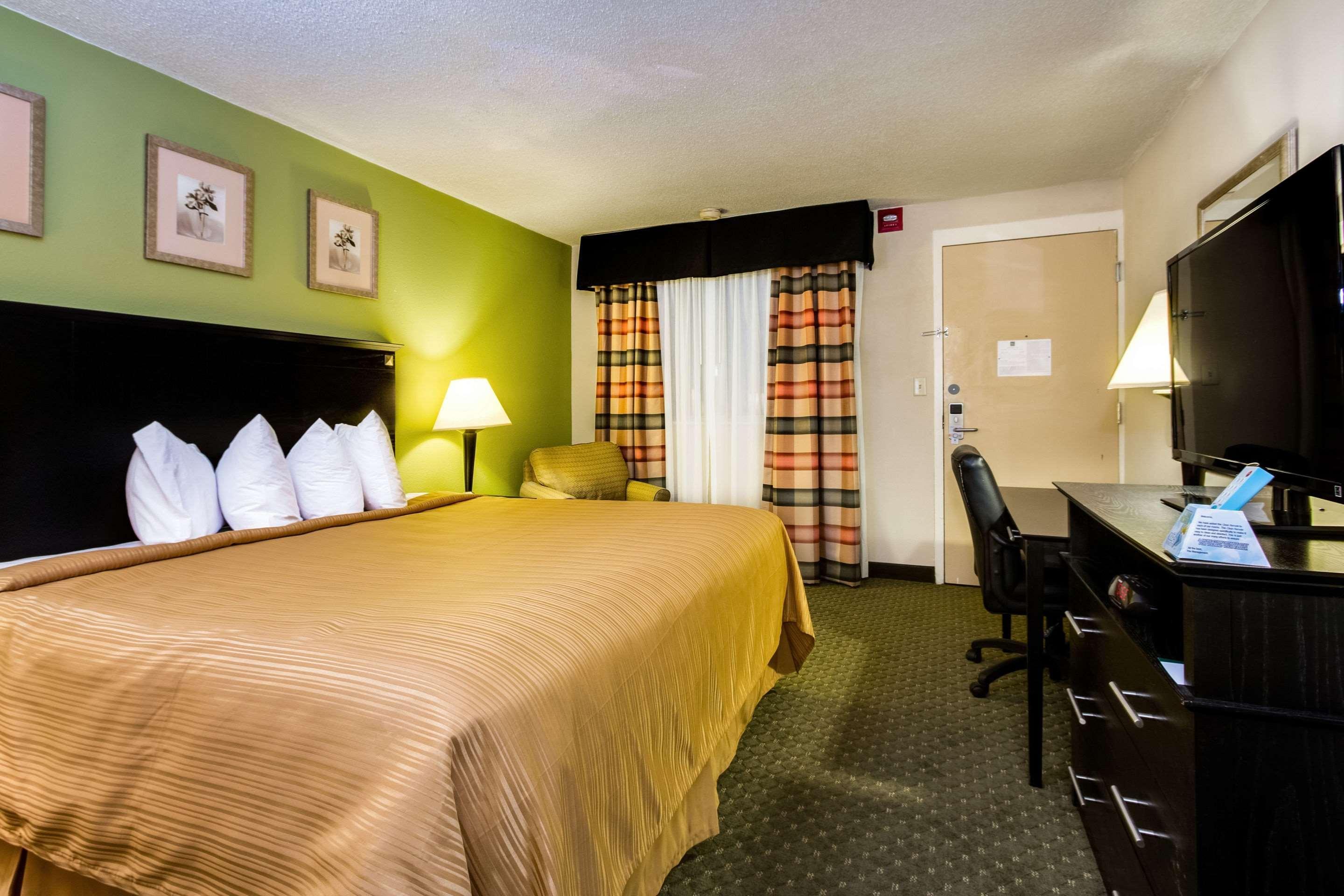 Quality & - Quad Cities Hotel Moline