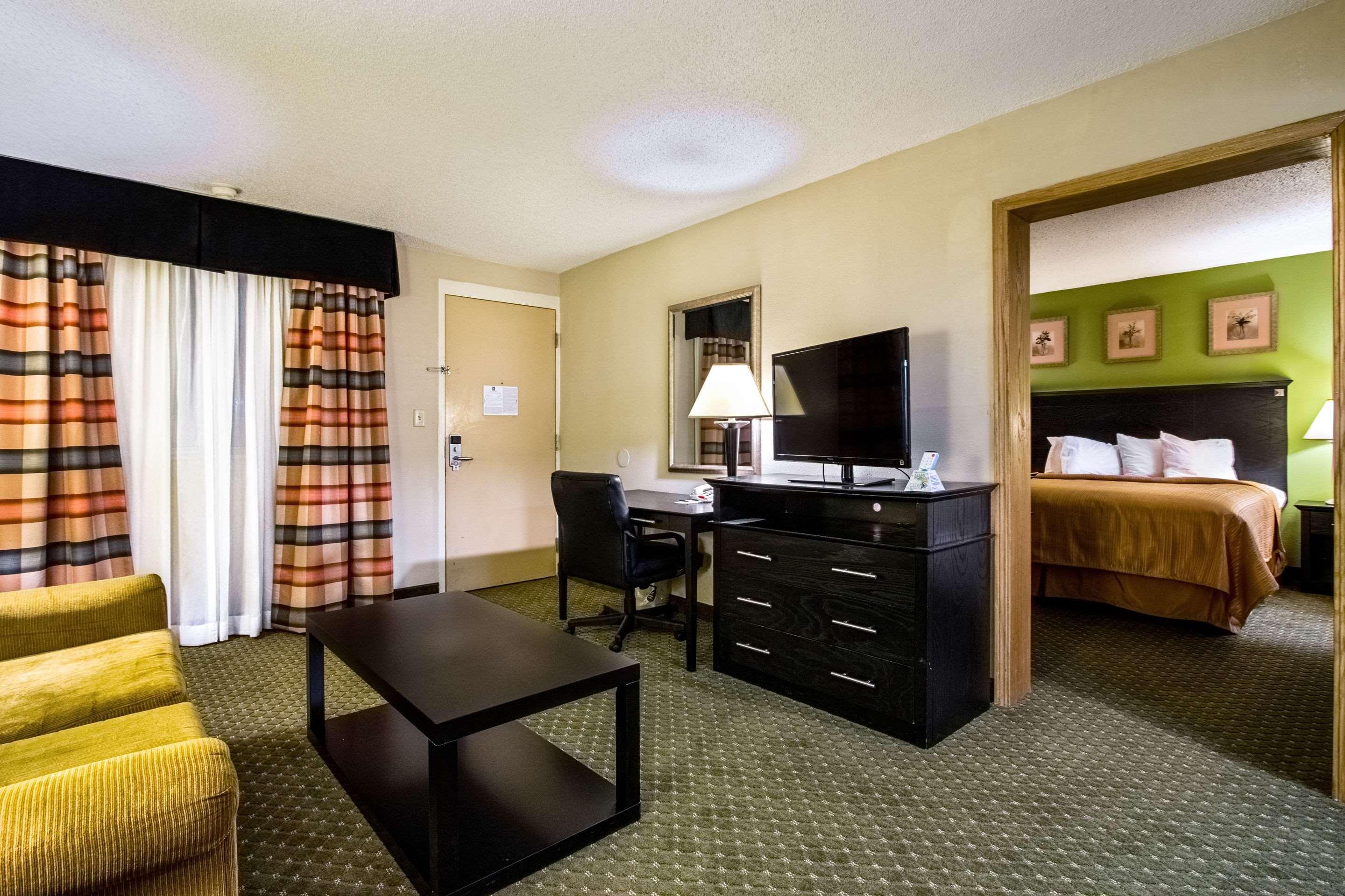Quality & - Quad Cities Hotel Moline