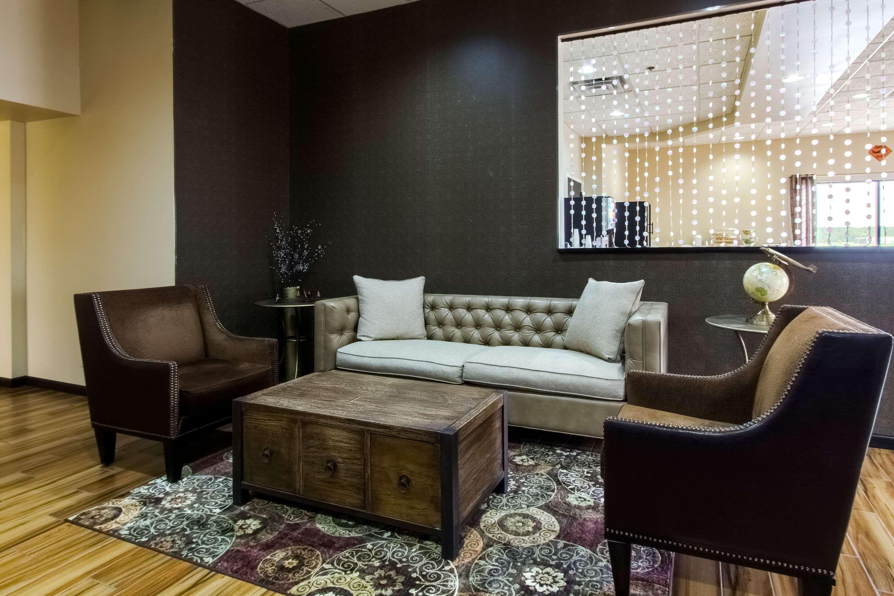 Quality & - Quad Cities Hotel Moline