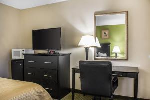 Hotel Quality & - Quad Cities 3*