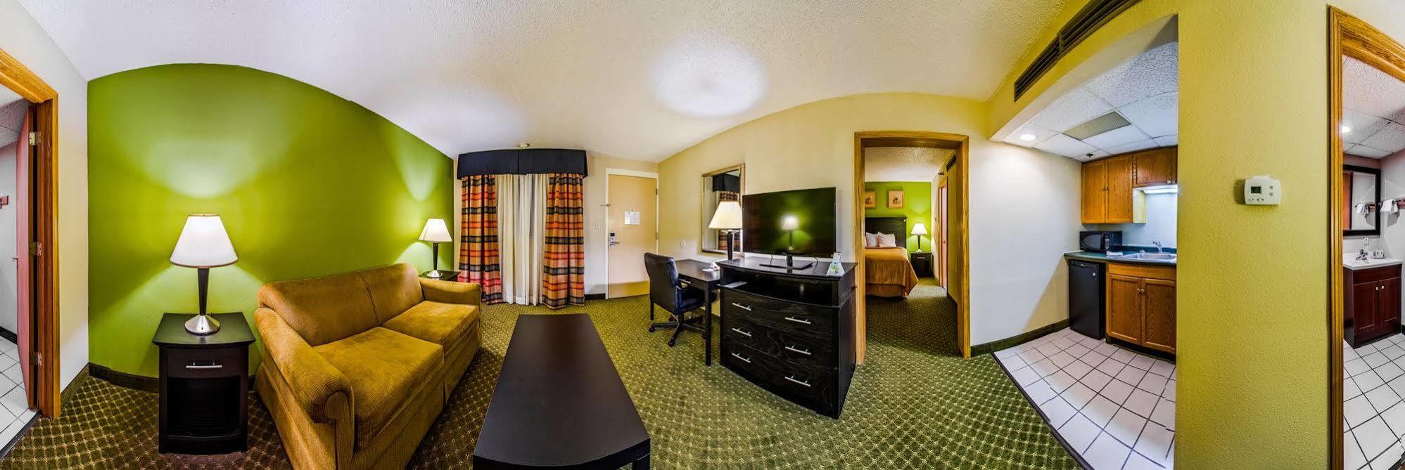 Hotel Quality & - Quad Cities 3*