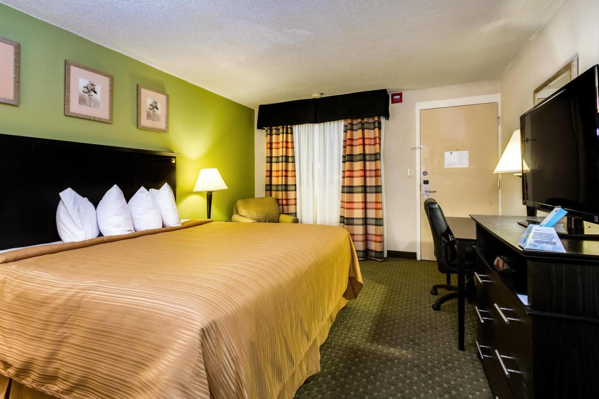 Quality & - Quad Cities Hotel