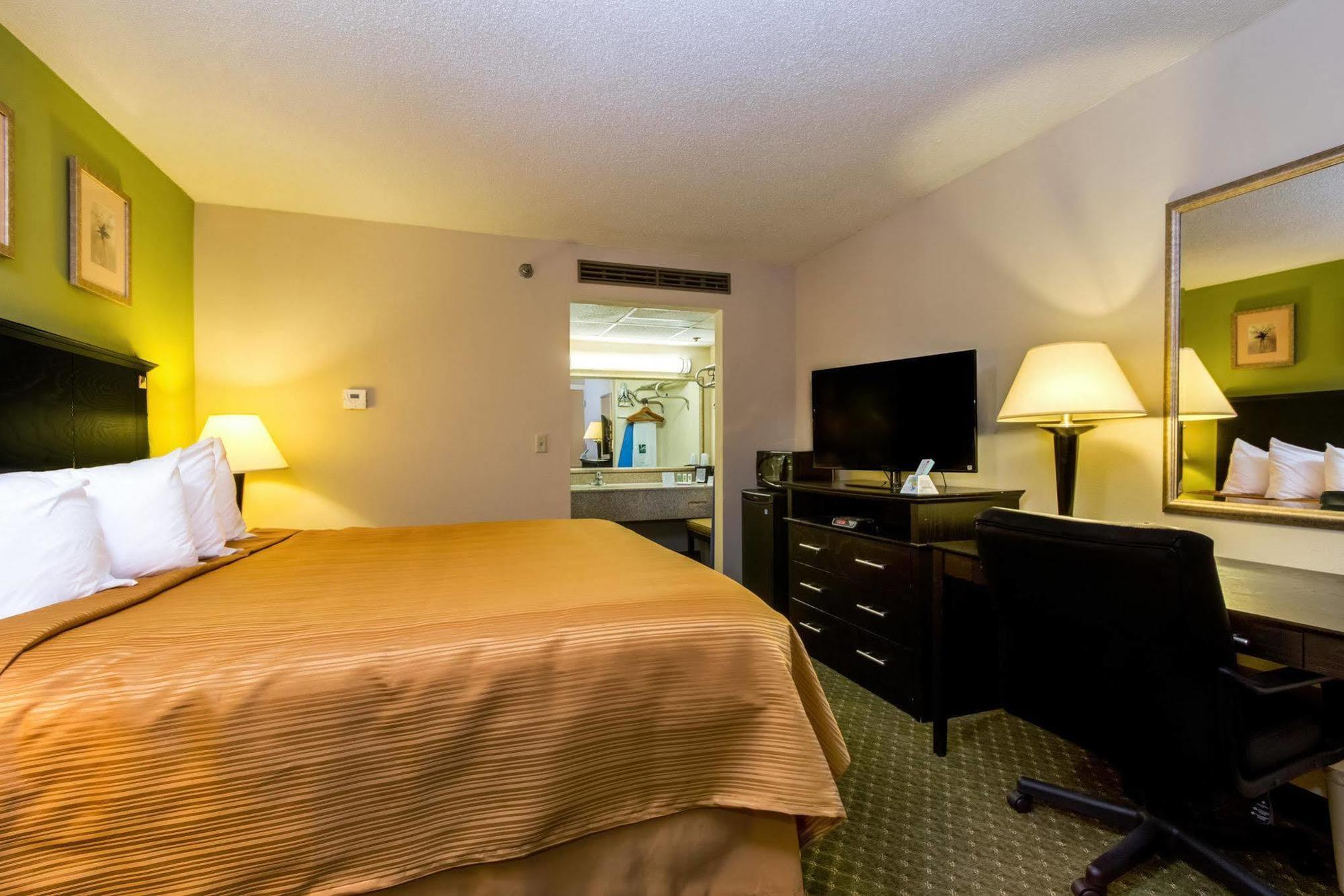 Quality & - Quad Cities 3* Moline